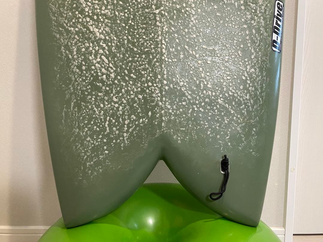 レトロツインフィッシュ　マイクシェイプス　5'8\" サーフボード　フィン付き