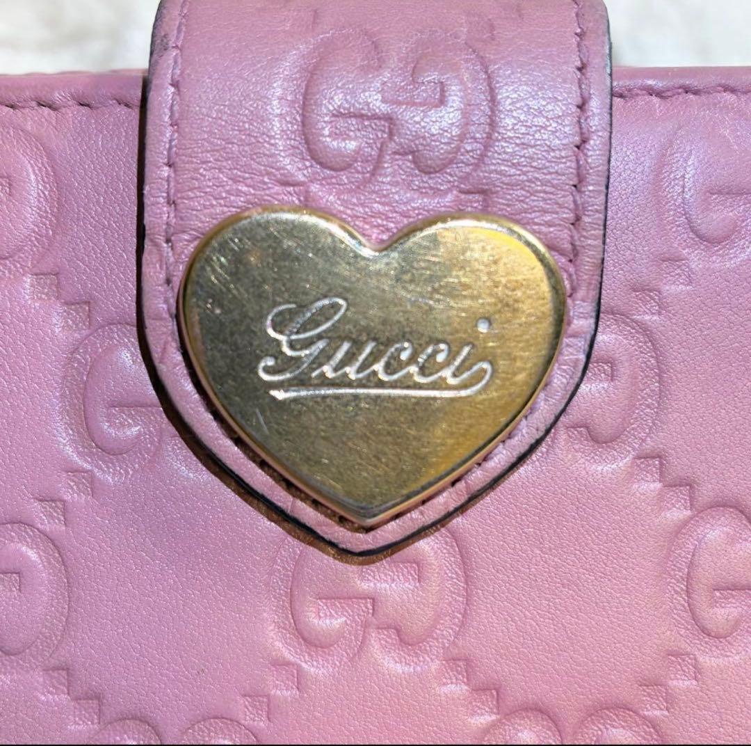 ✨GUCCIピンクレザー 二つ折り財布 ハート金具付き✨