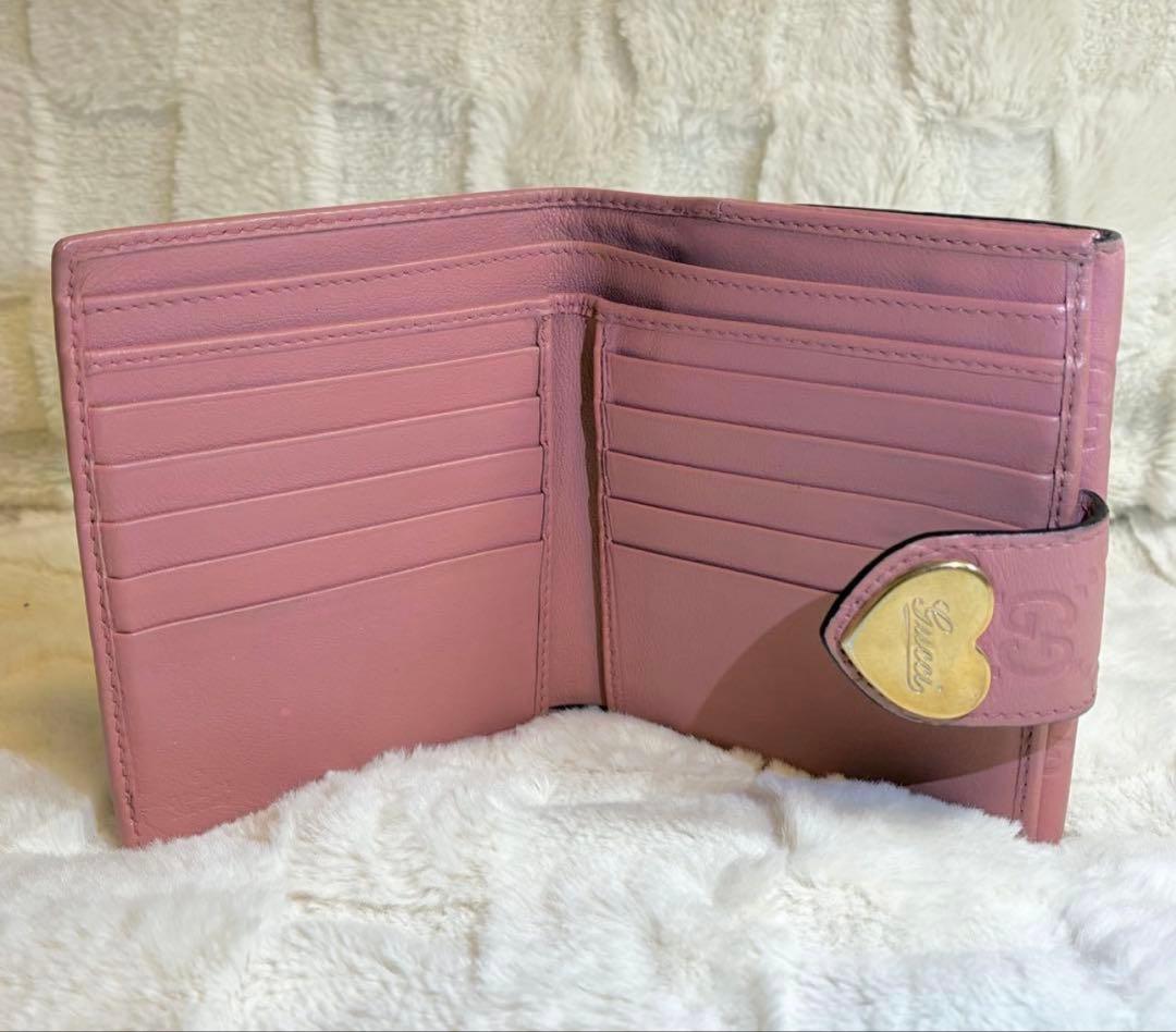 ✨GUCCIピンクレザー 二つ折り財布 ハート金具付き✨