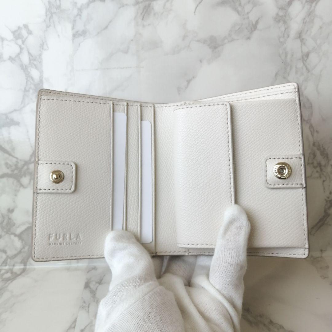 【新品】 フルラ 二つ折り 財布 ホワイト フラワー