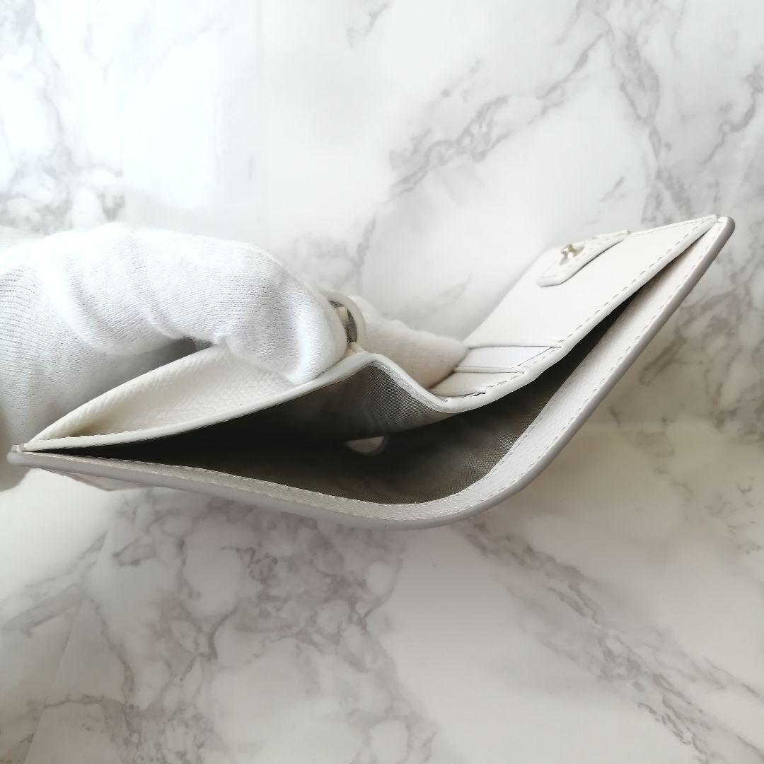 【新品】 フルラ 二つ折り 財布 ホワイト フラワー