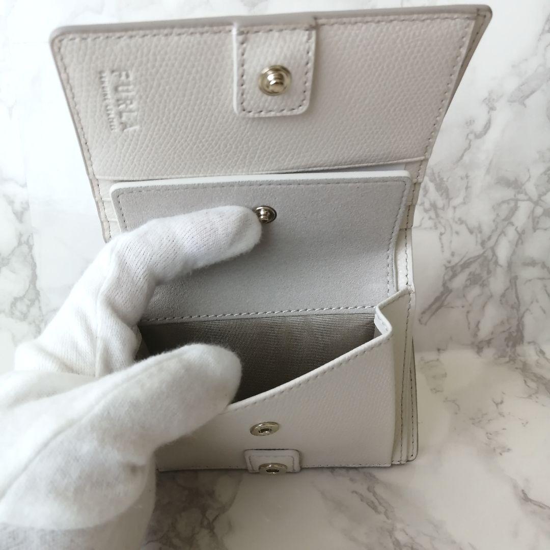 【新品】 フルラ 二つ折り 財布 ホワイト フラワー