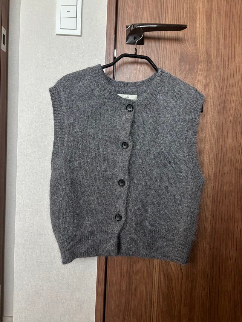 トップス anuke Crewneck Botton Vest