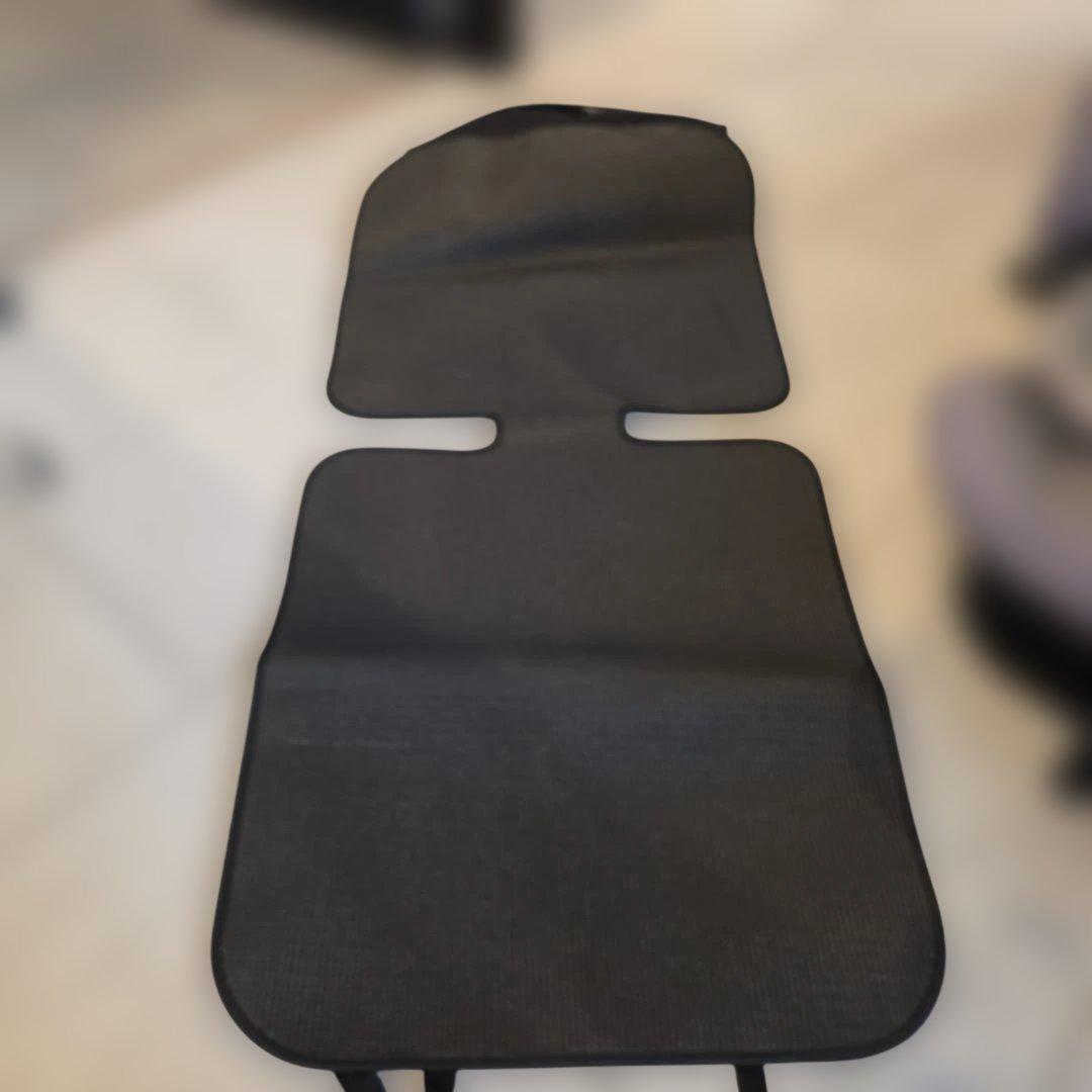 Maxi-Cosi Titan Pro 座席保護シート付き