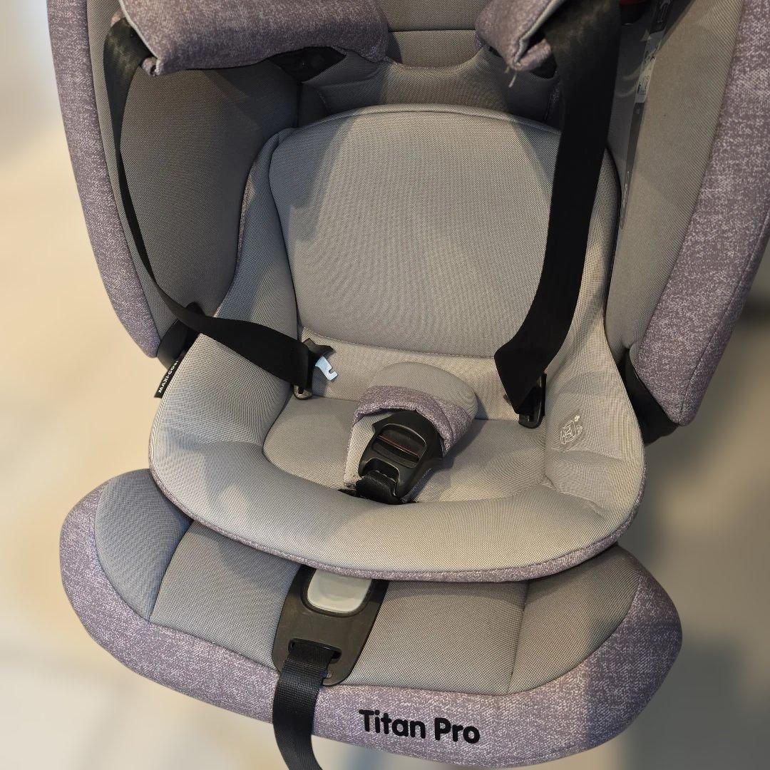 Maxi-Cosi Titan Pro 座席保護シート付き