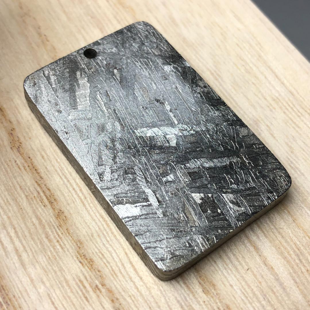 隕石 鉄隕石　アルタイ隕石　ペンダントトップ　ナチュラル　原石　重さ約43g
