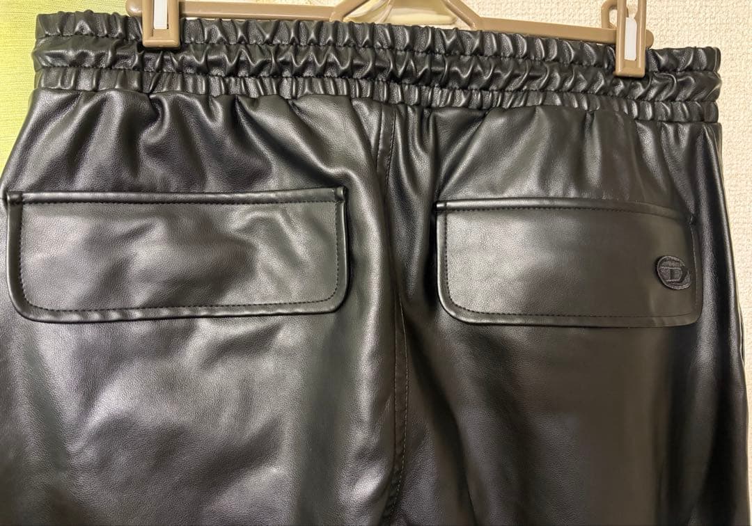 DIESELフェイクレザーパンツ P-MARTY-LTH