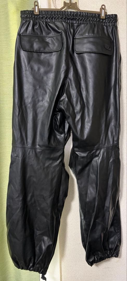 DIESELフェイクレザーパンツ P-MARTY-LTH