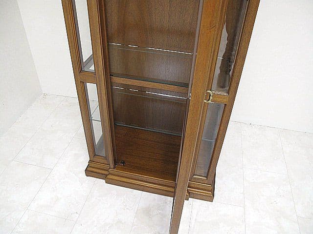 ドレクセルヘリテイジ「フランチェスカ」ウォールナット材キュリオケース　※照明不良