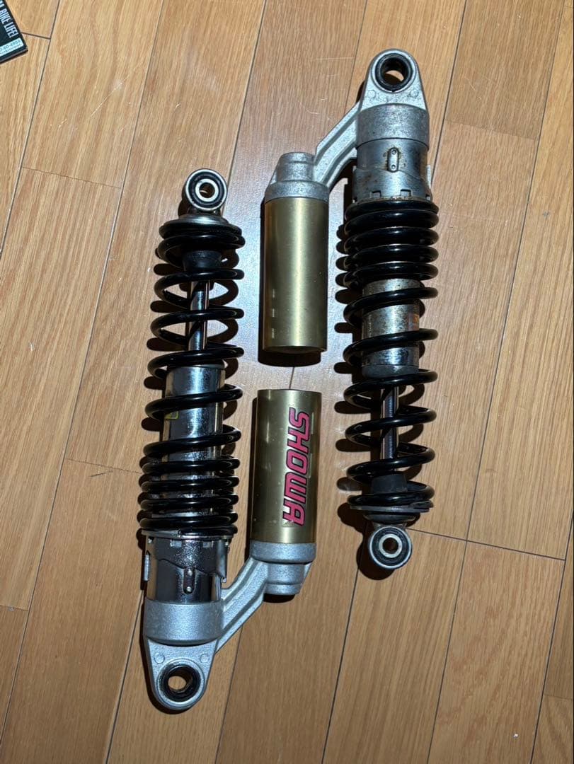 NC39hypevtec SHOWA リアサスペンション