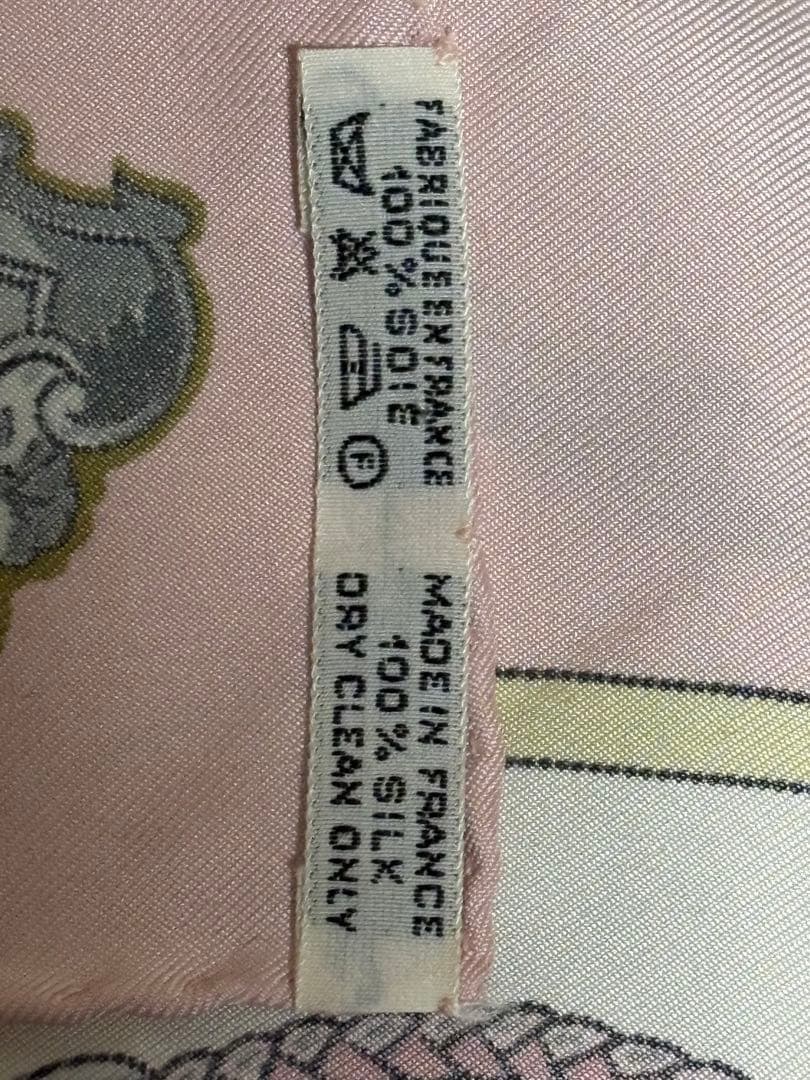 HERMÈS シルクスカーフ 鍵デザイン