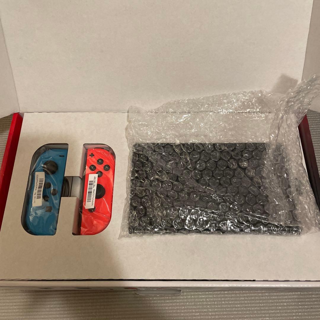 【美品】任天堂Switch 本体 付属品一式　ケース付