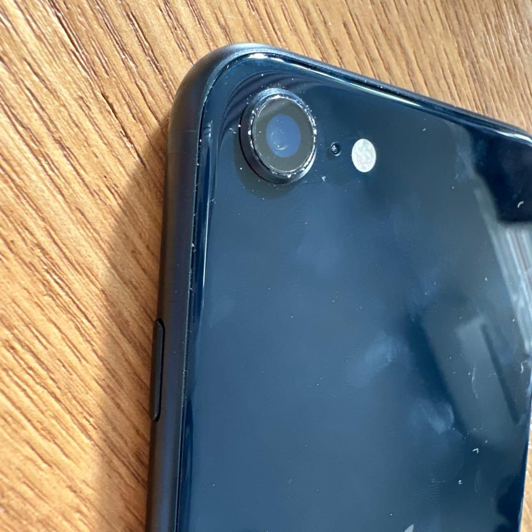 Apple iPhone SE ブラック　64GB