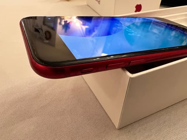 【美品】動作良好　Apple iPhone SE (第2世代) レッド 64GB