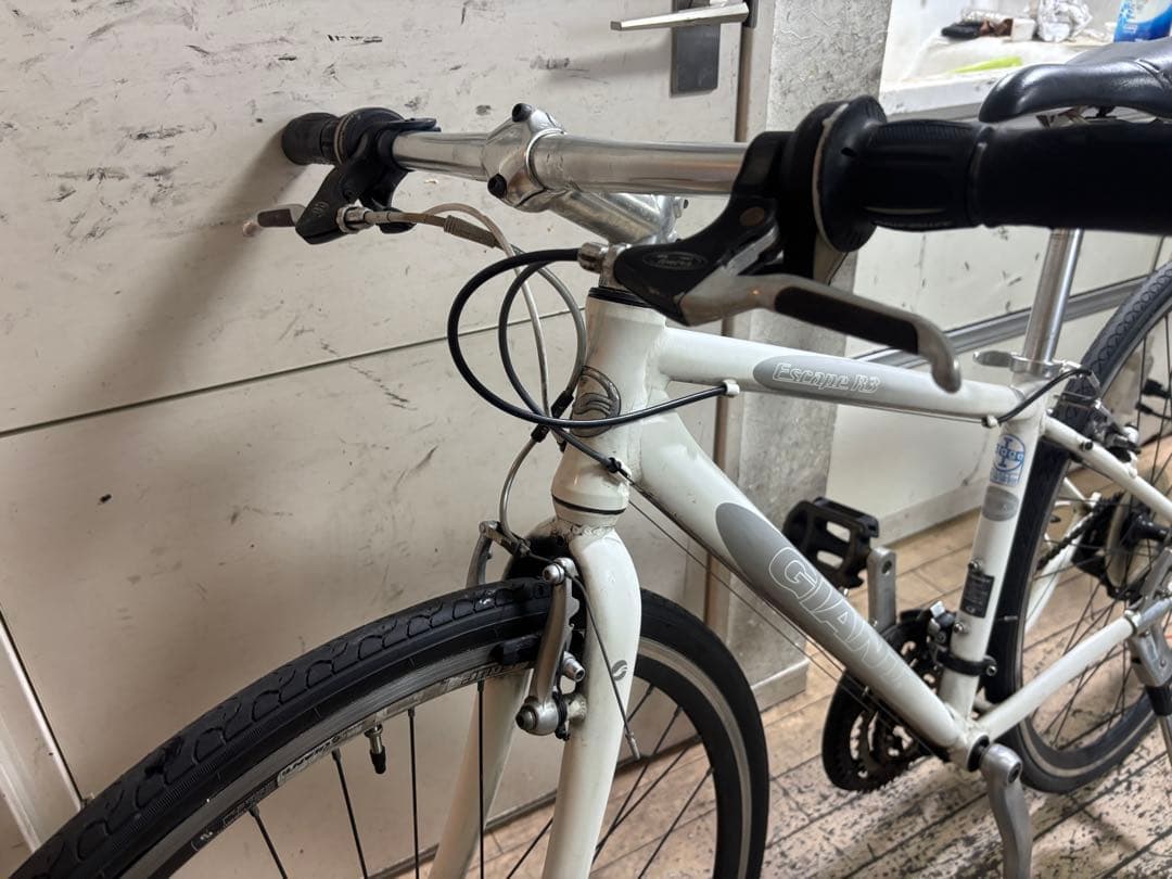 Giant エスケープ　小柄な方向けクロスバイク ホワイト 700C