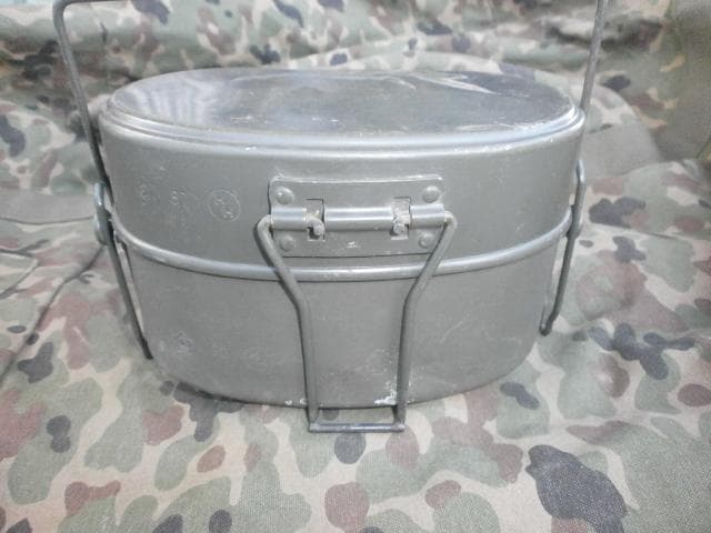 ワ*ン様 自衛隊　本物　戦闘飯盒　Ⅱ型　 はんごう 87年90年