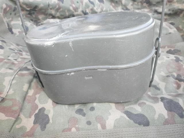 ワ*ン様 自衛隊　本物　戦闘飯盒　Ⅱ型　 はんごう 87年90年