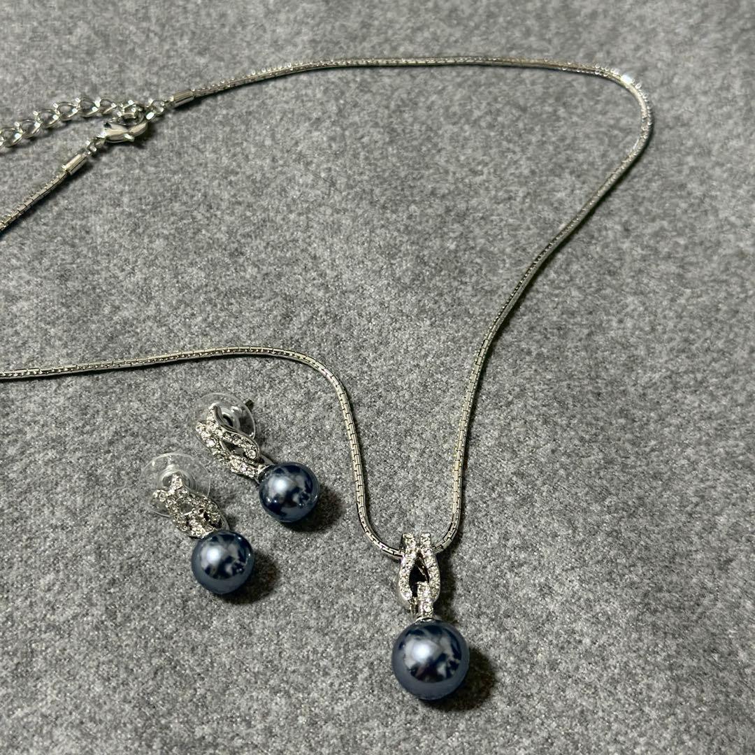 Swarovski ネックレス＆ピアスセット（ダークブルーパール＆クリスタル)