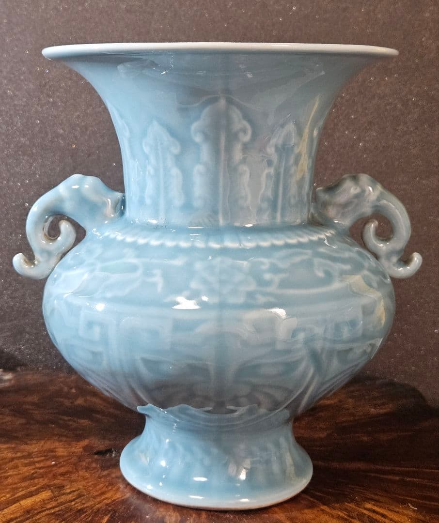 中国美術　中国陶磁器　青天釉　青磁 大清乾隆年製銘　双獣耳　唐草獣面図　 壺　罐