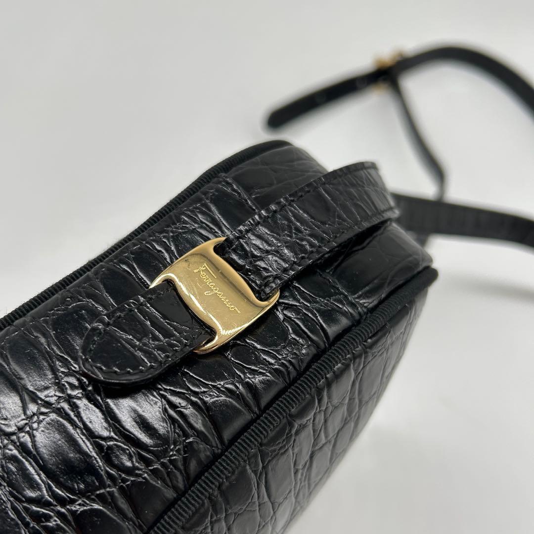 Salvatore Ferragamo ショルダーバッグ ヴァラ 黒 ブラック