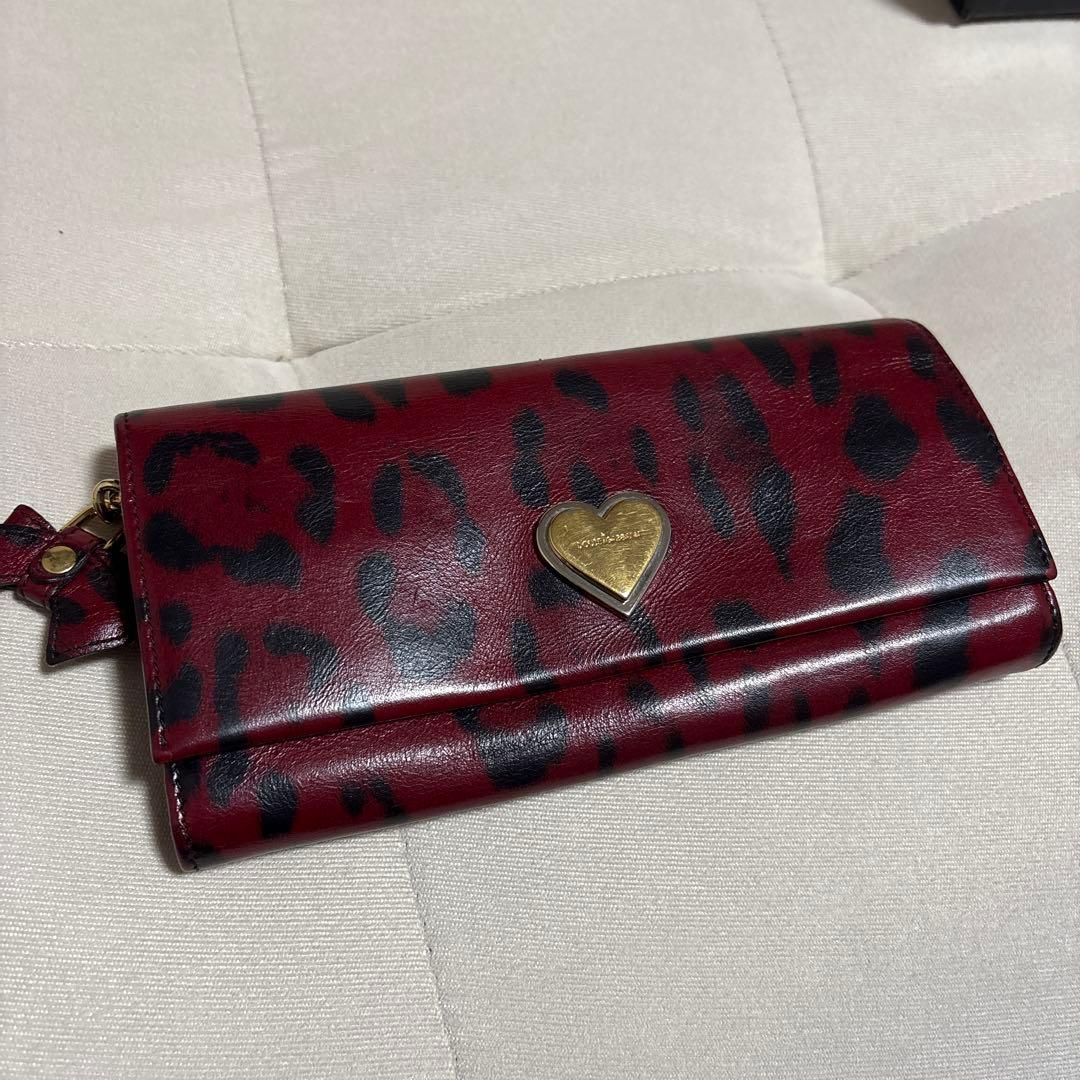 DOLCE&GABBANA レオパード リボンチャーム付きハートプレート 長財布