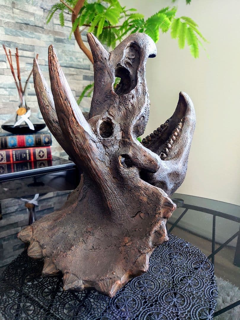 【DINOWORLD】トリケラトプス 頭骨レプリカ 化石 ジュラシックワールド