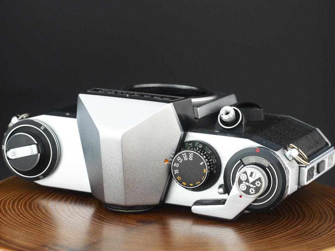 PENTACON PRAKTICA SUPER TL ボディ