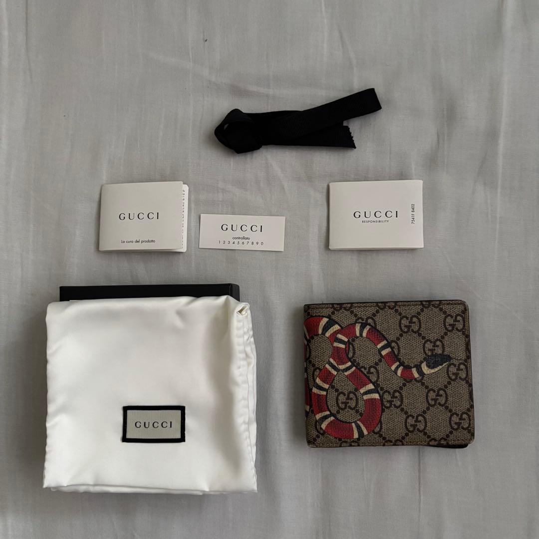 GUCCI ヘビ柄 二つ折り財布