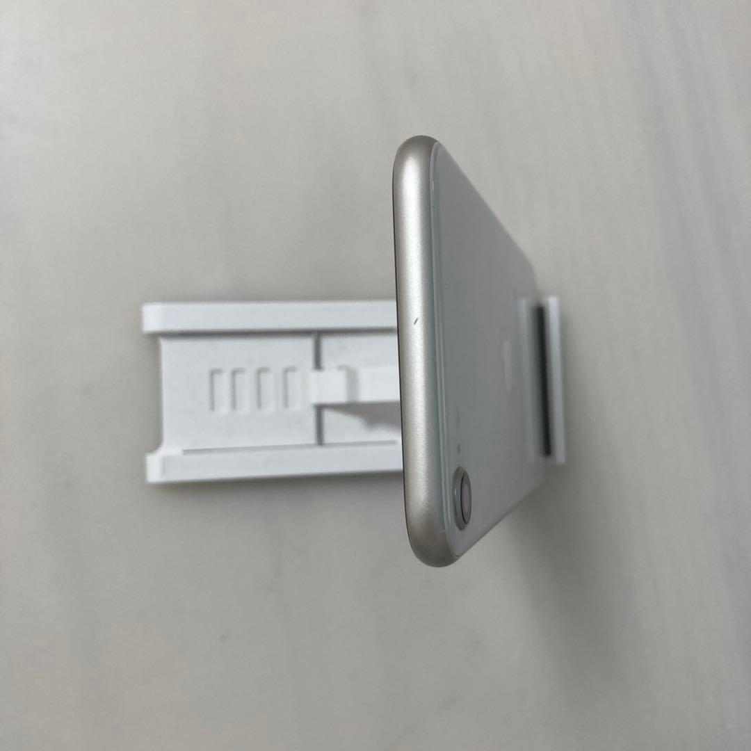 ￼ iPhone SE 第2世代 64GB スターライト