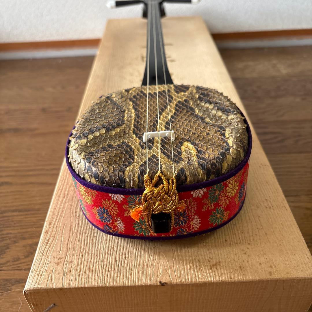 ミニチュア三線 本体 ヘビ皮 箱付き