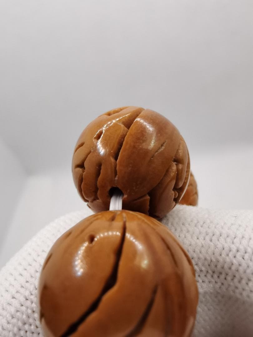 【精品】文玩桃の実 緑松石入り 覇王龍彫刻円玉 16mm