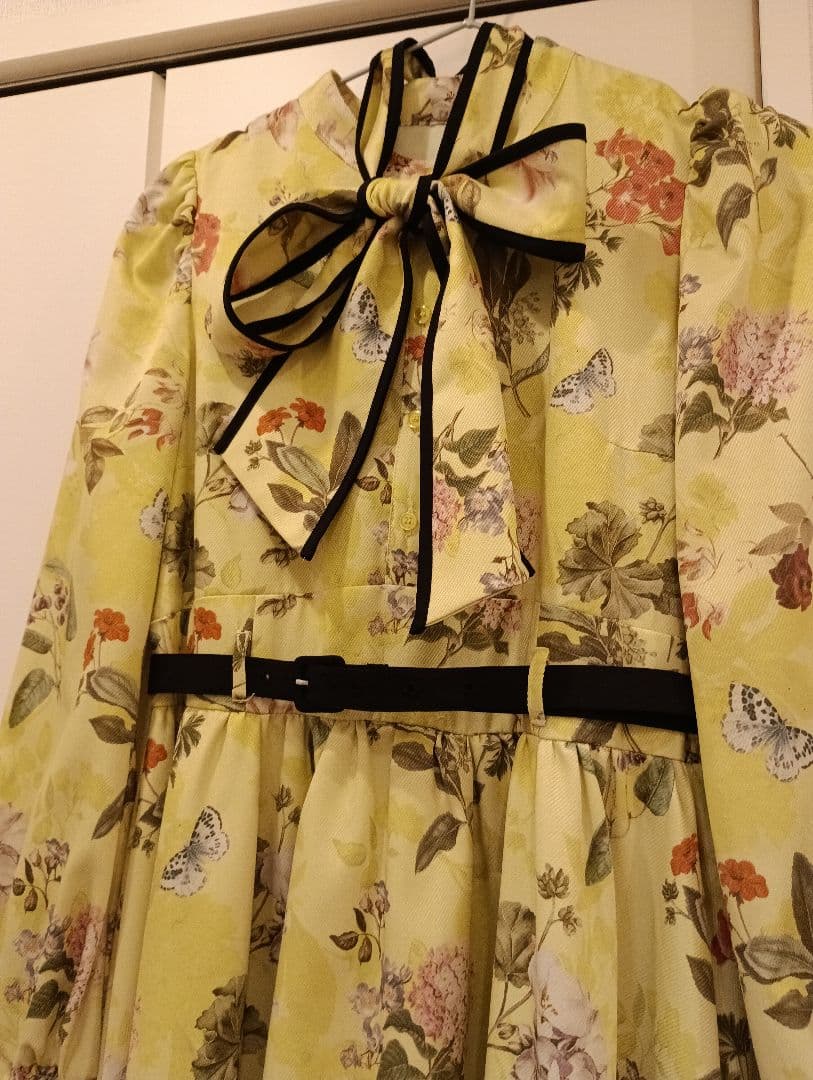 美品　アンドクチュール　花柄ワンピース　リボン