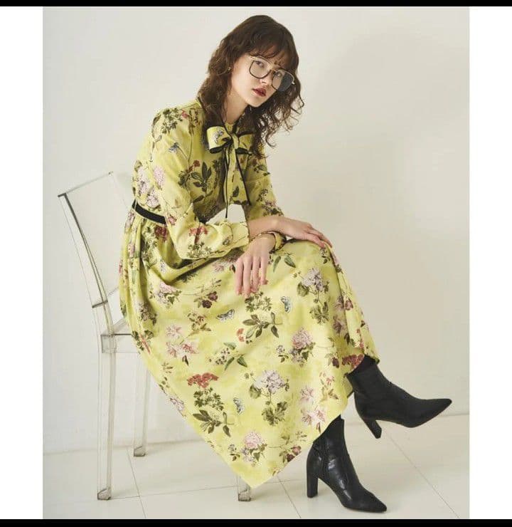 美品　アンドクチュール　花柄ワンピース　リボン