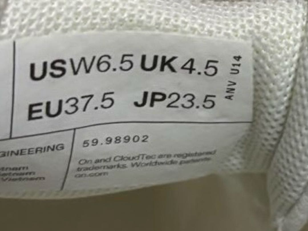 On Cloud ホワイト スニーカー