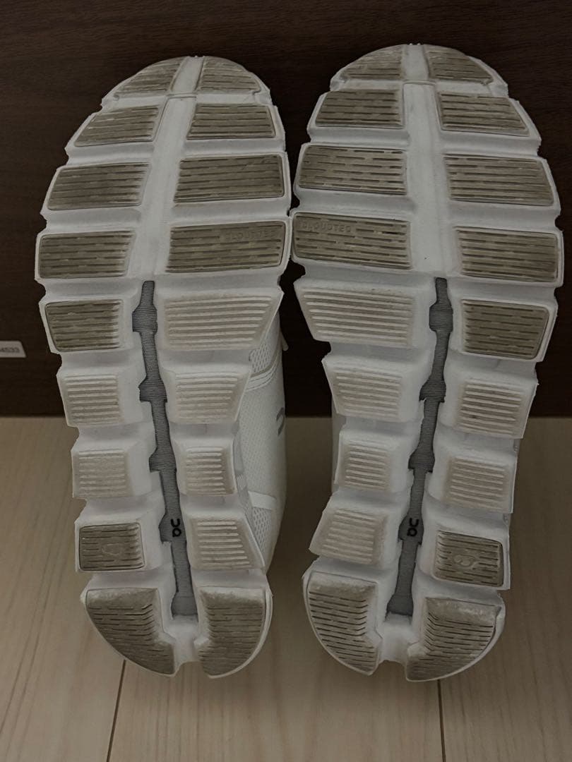 On Cloud ホワイト スニーカー