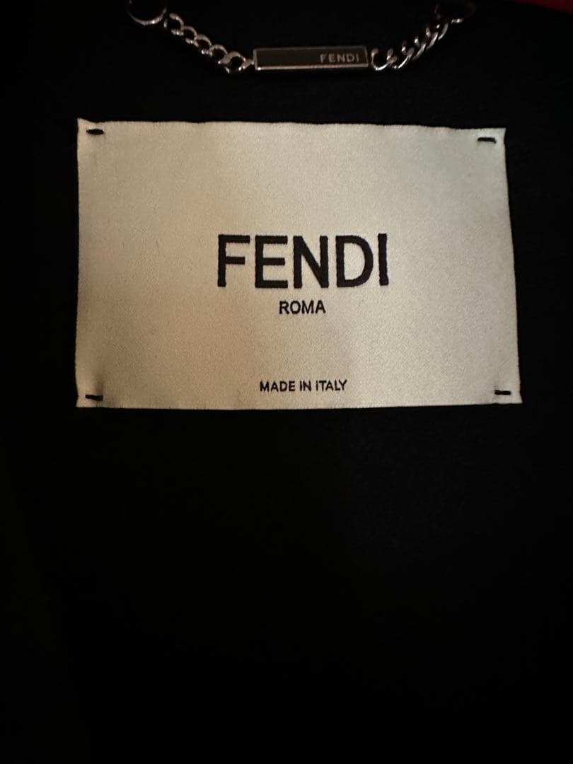 FENDI ブラック チェスターコート ファー付き
