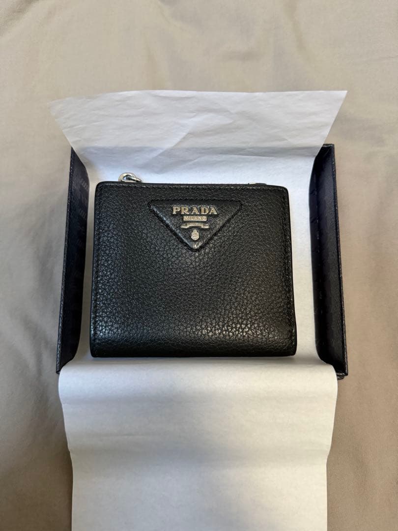 イ*ー様 PRADA ヴィッテロダイノ レザー ミニ財布 ブラック 箱・保存袋付