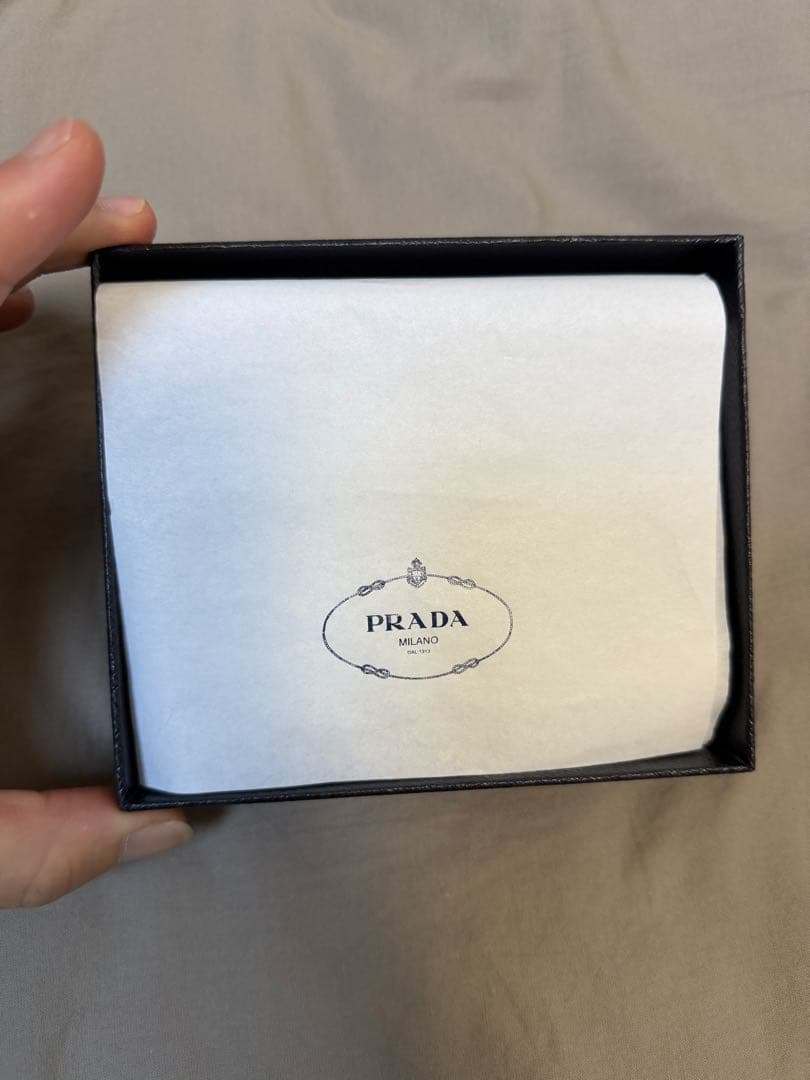 イ*ー様 PRADA ヴィッテロダイノ レザー ミニ財布 ブラック 箱・保存袋付