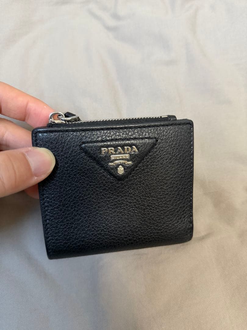 イ*ー様 PRADA ヴィッテロダイノ レザー ミニ財布 ブラック 箱・保存袋付