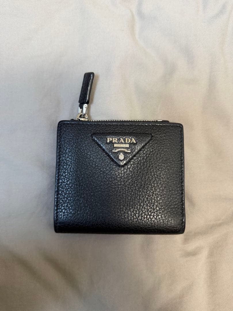 イ*ー様 PRADA ヴィッテロダイノ レザー ミニ財布 ブラック 箱・保存袋付