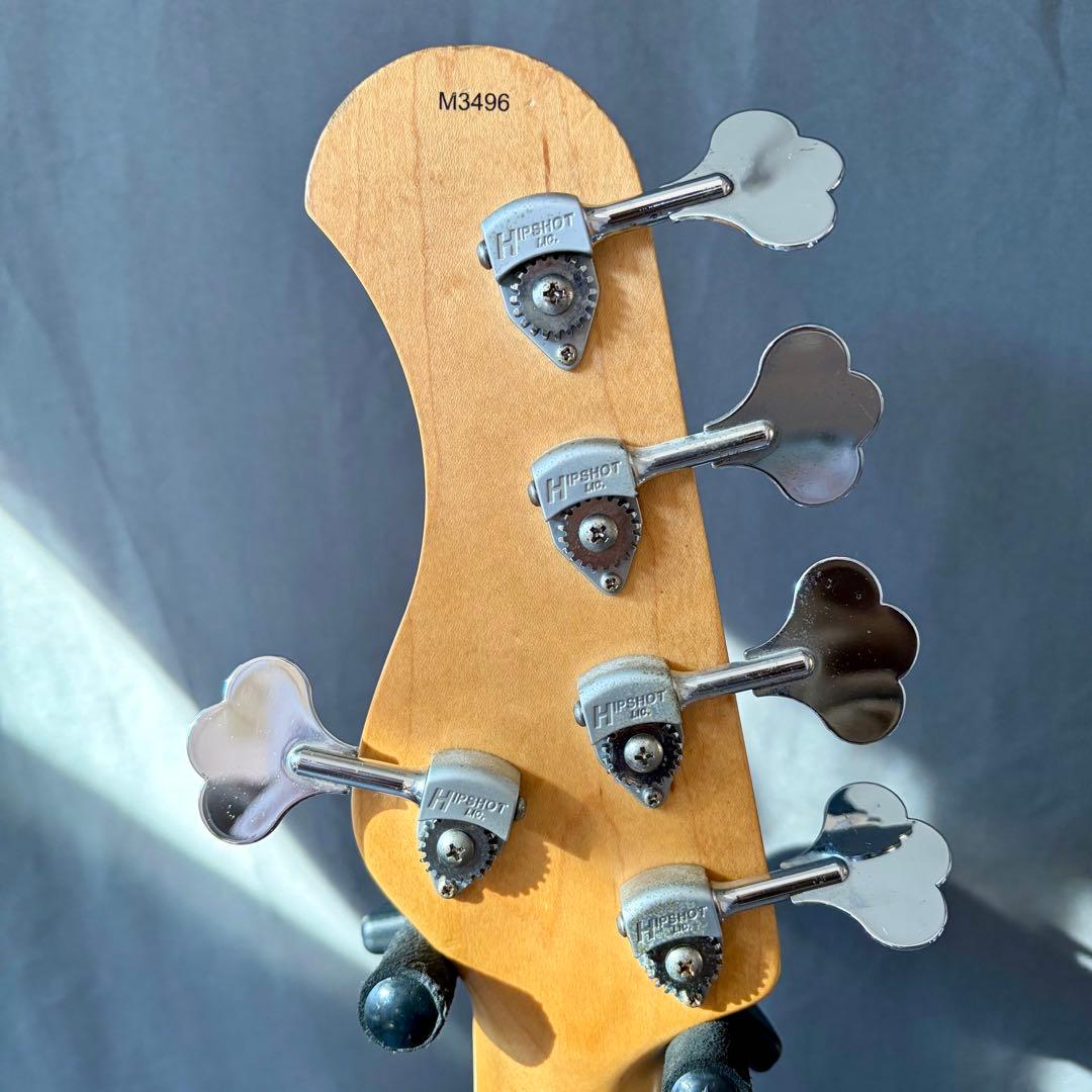 Sadowsky / Metroline UV70 MW5 5弦ベース　レッド