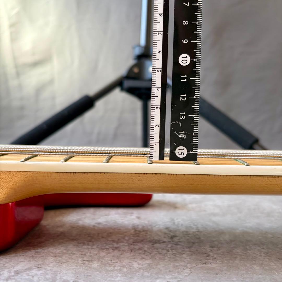 Sadowsky / Metroline UV70 MW5 5弦ベース　レッド