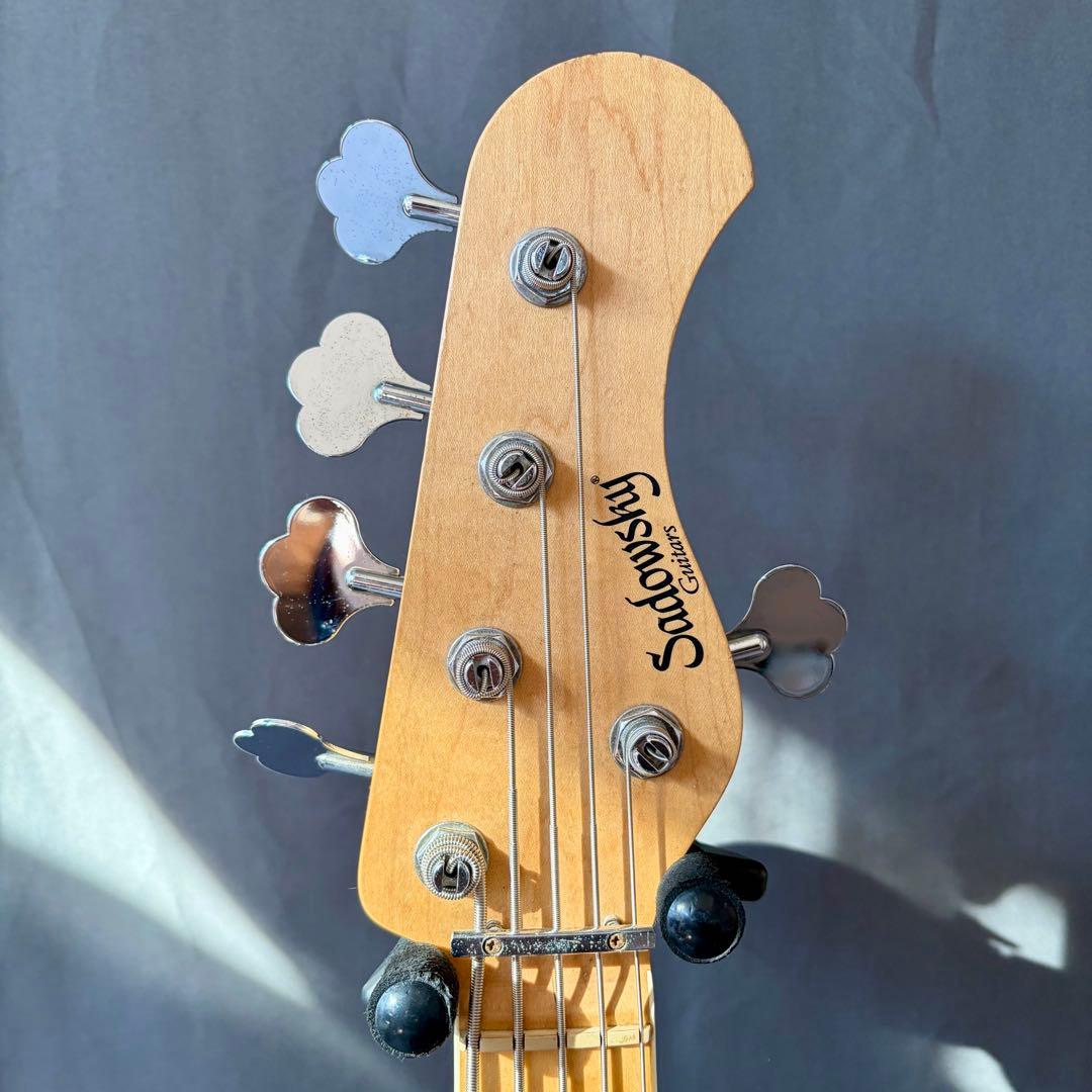 Sadowsky / Metroline UV70 MW5 5弦ベース　レッド