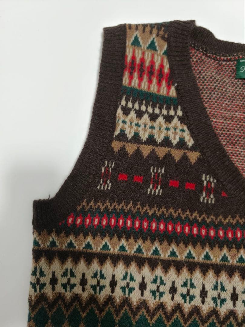 Urbanic 30 Lodge 幾何学模様ニットベスト