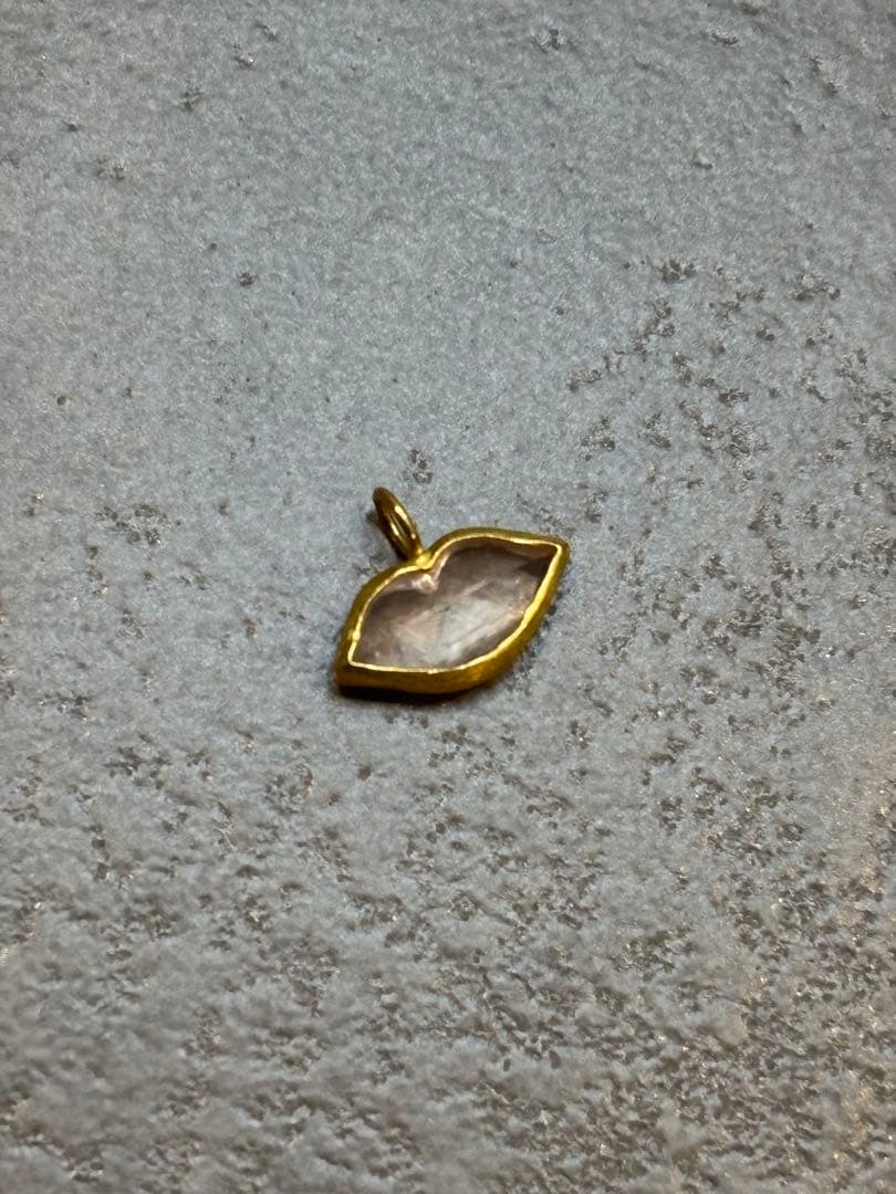 マリーエレーヌドゥタイヤック　リップペンダント