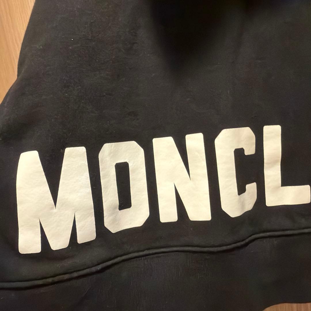 MONCLER ブラック クロップドパーカー