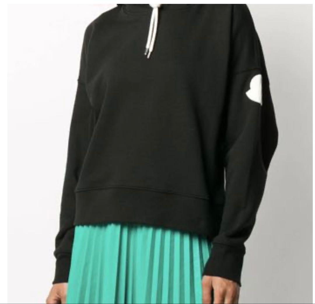 MONCLER ブラック クロップドパーカー