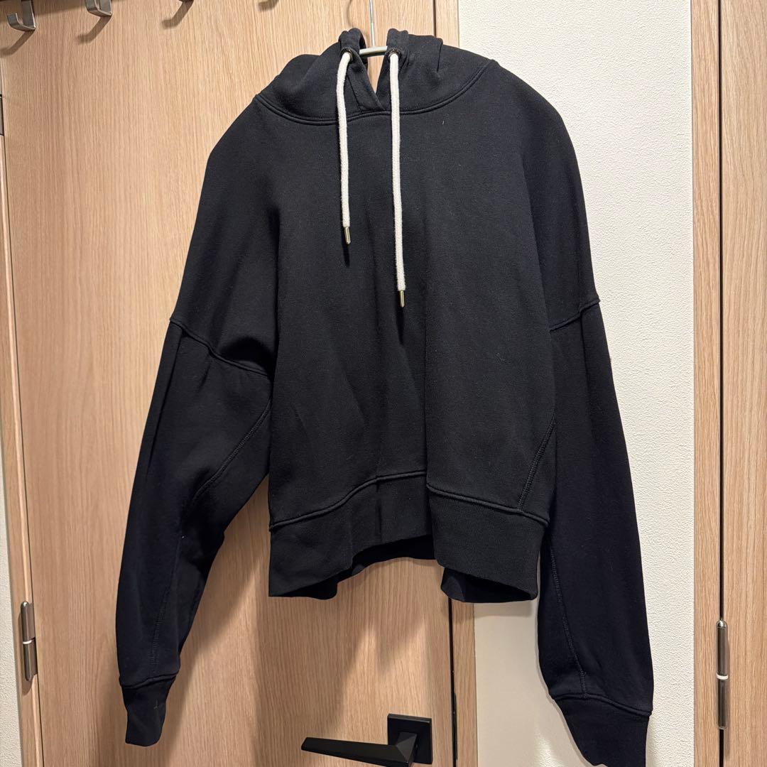 MONCLER ブラック クロップドパーカー