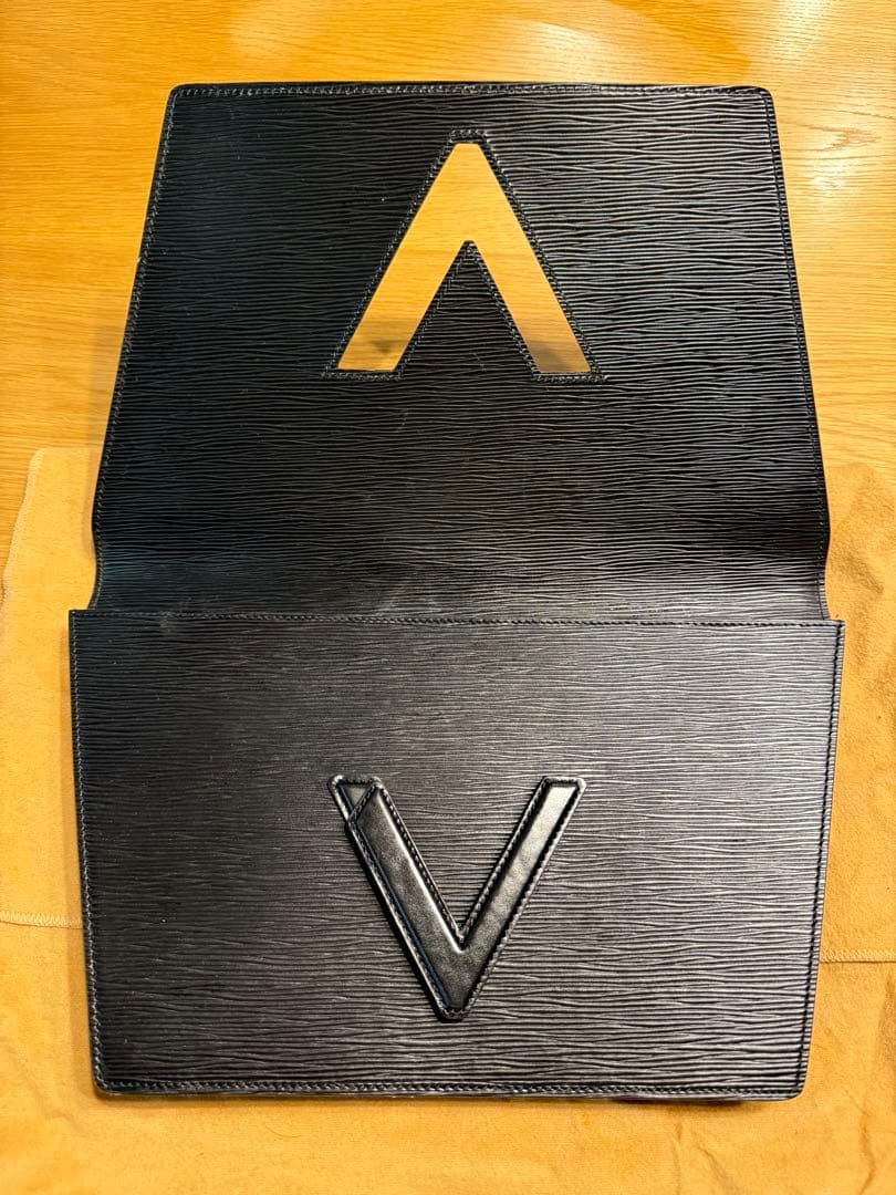 希少 LOUIS VUITTON トラペーズGM エピ クラッチ