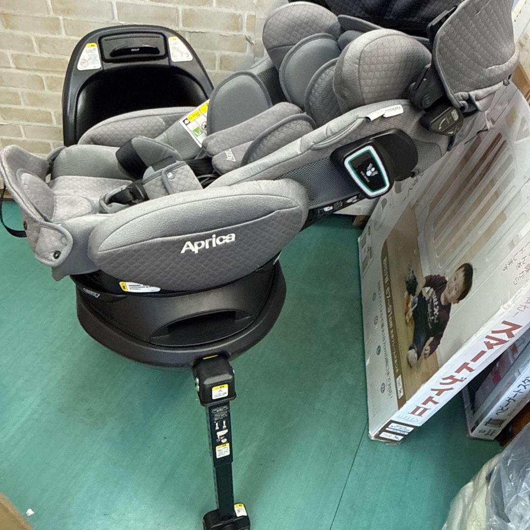 アップリカ　フラディアグロウ isofixプレミアム360°セーフティ　新生児